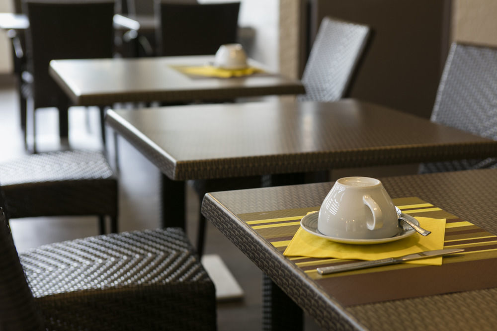 Le Charollais Motel Restaurant Contact-Hotel Vitry-en-Charollais Kültér fotó